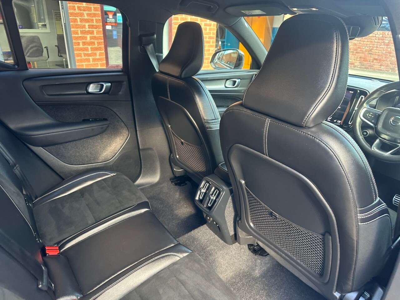 2021 VOLVO XC40 2021 VOLVO XC40