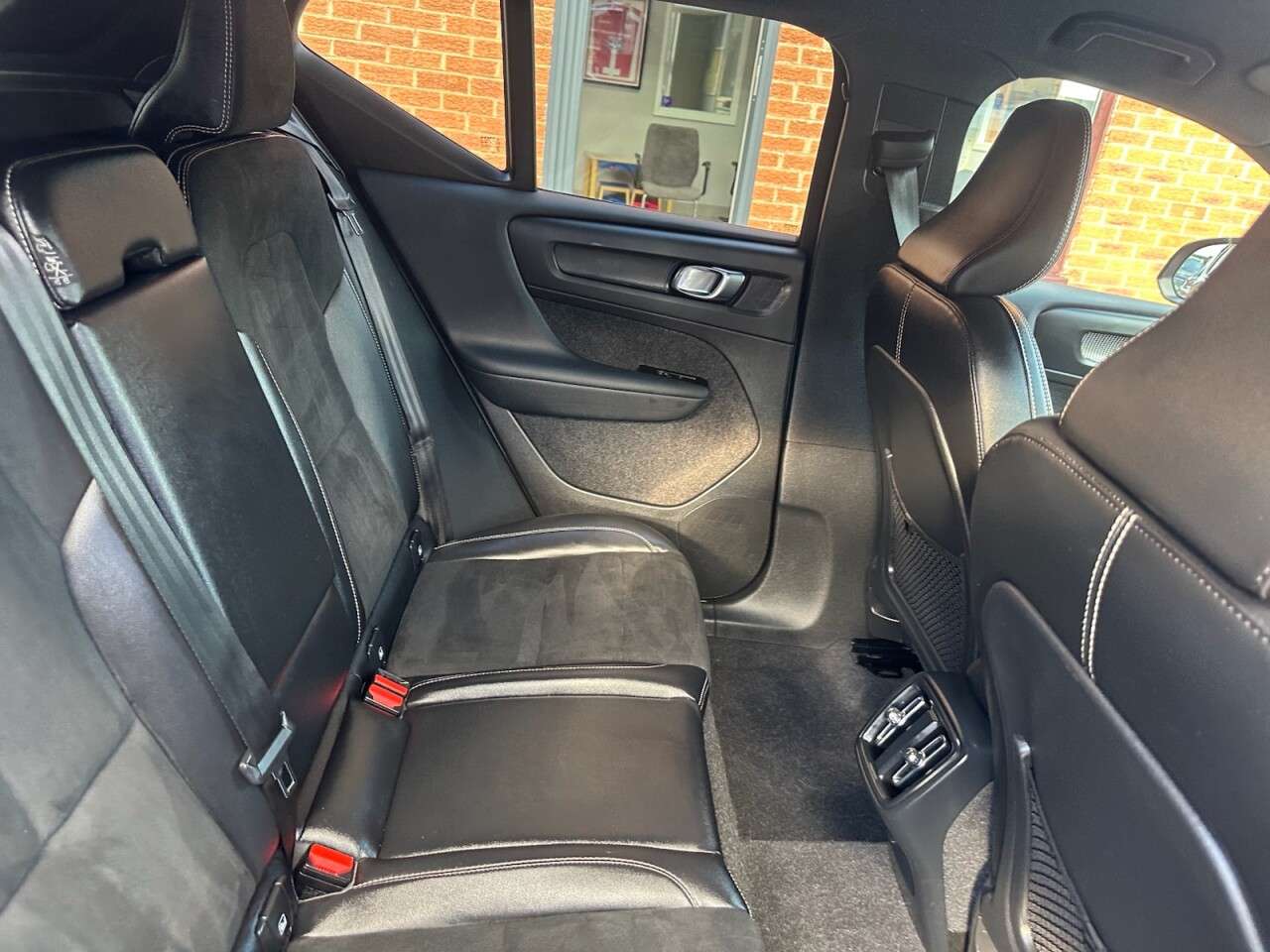 2021 VOLVO XC40 2021 VOLVO XC40