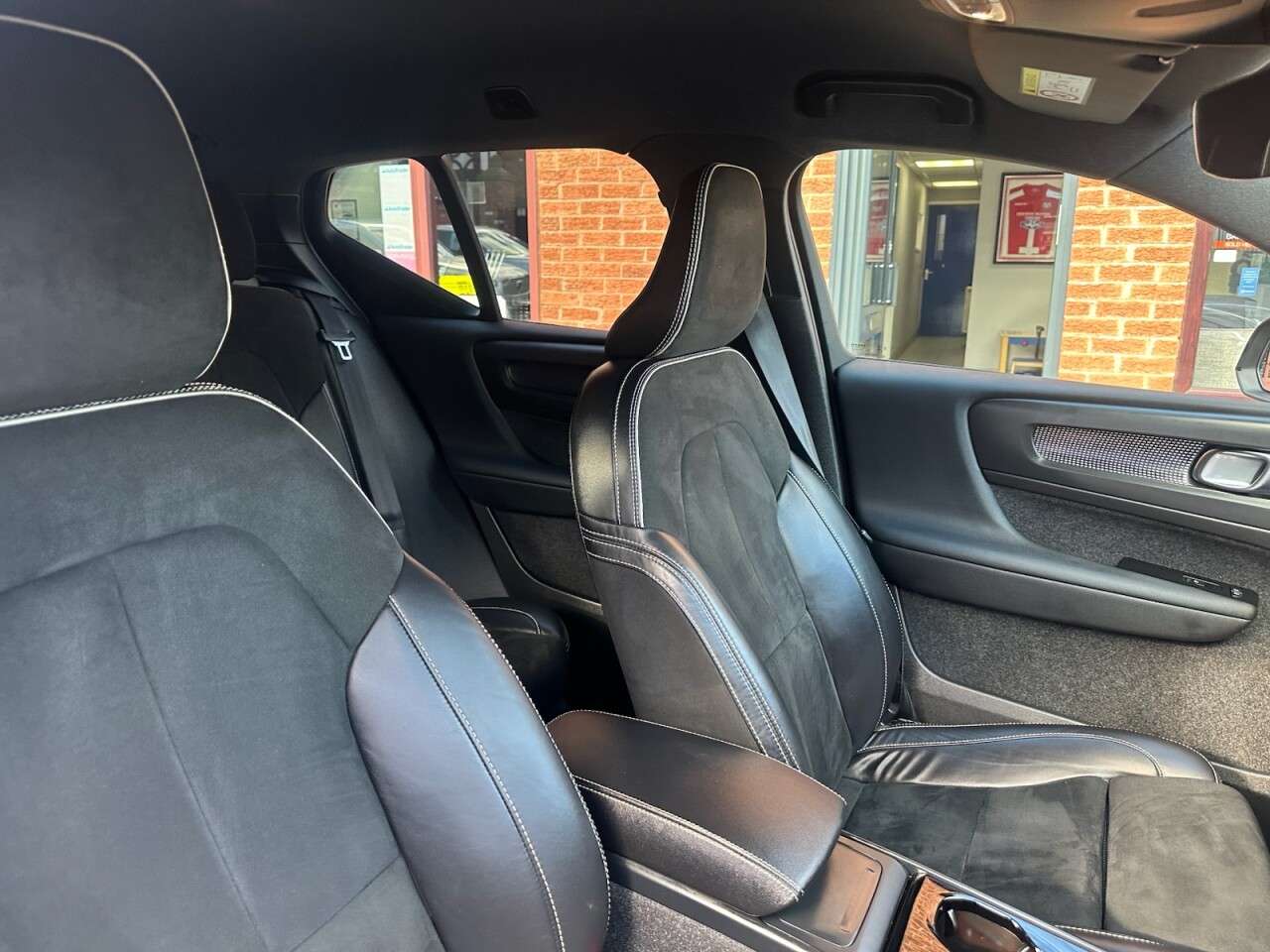 2021 VOLVO XC40 2021 VOLVO XC40