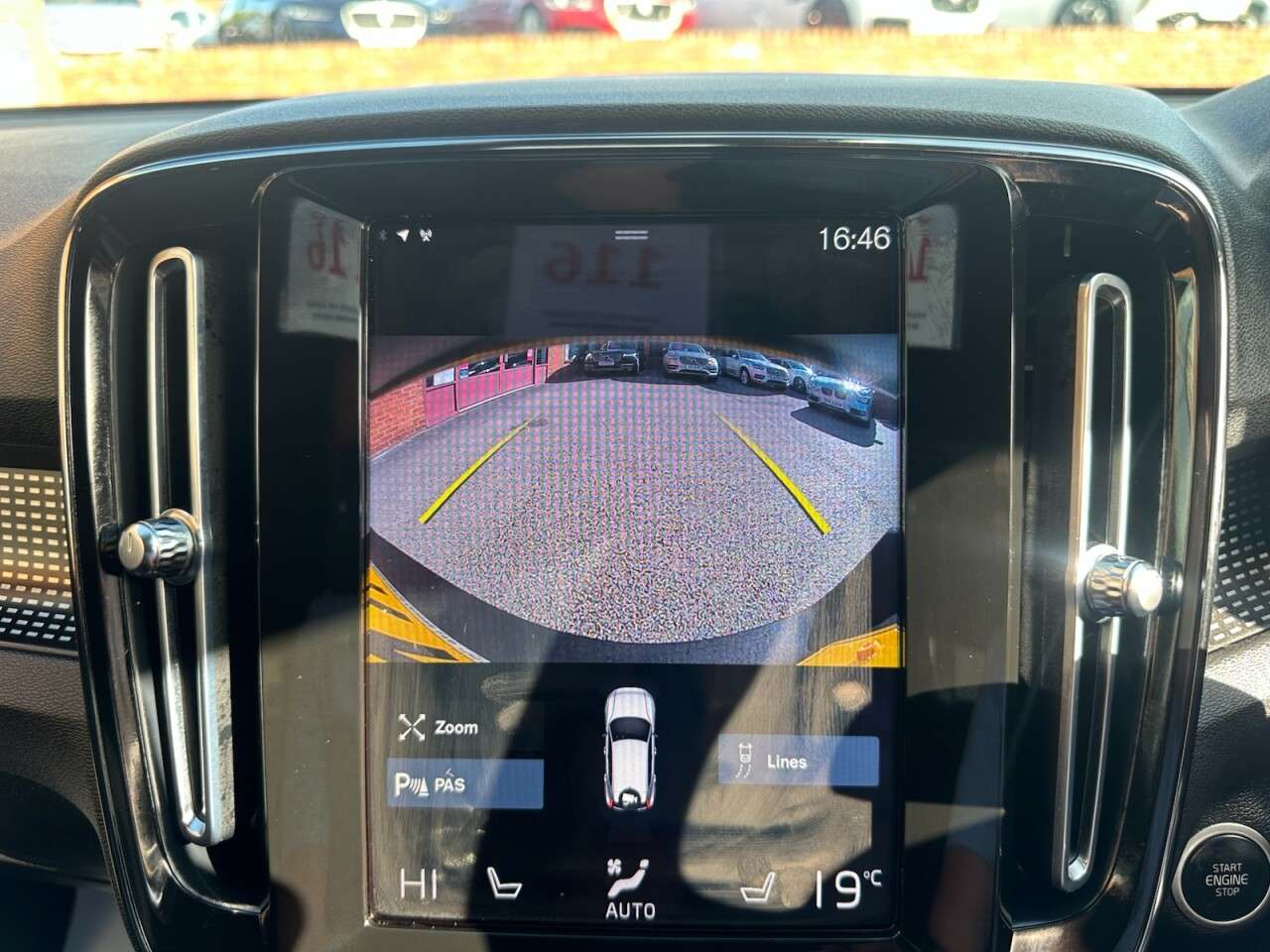 2021 VOLVO XC40 2021 VOLVO XC40