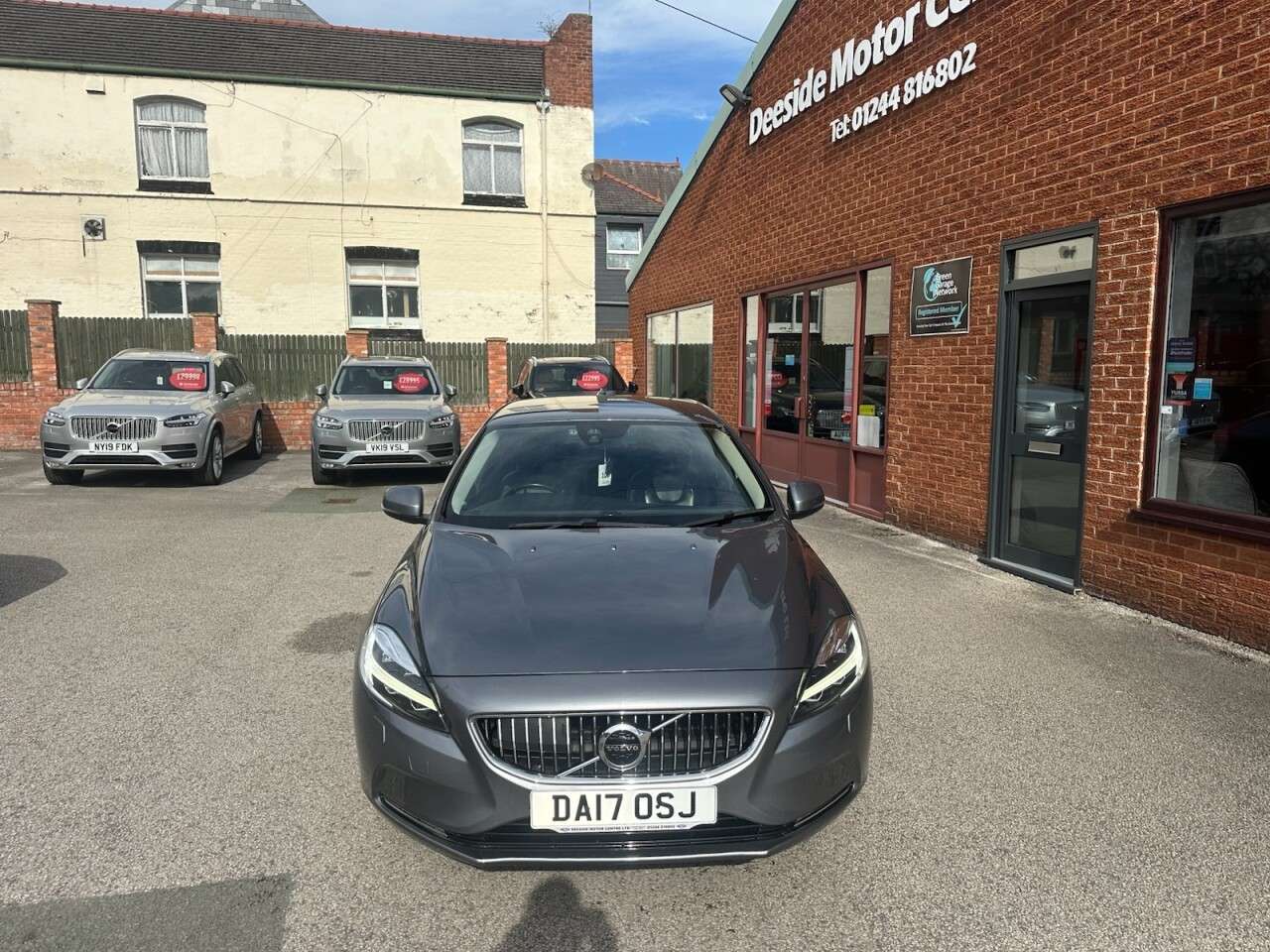 2017 VOLVO V40 2017 VOLVO V40