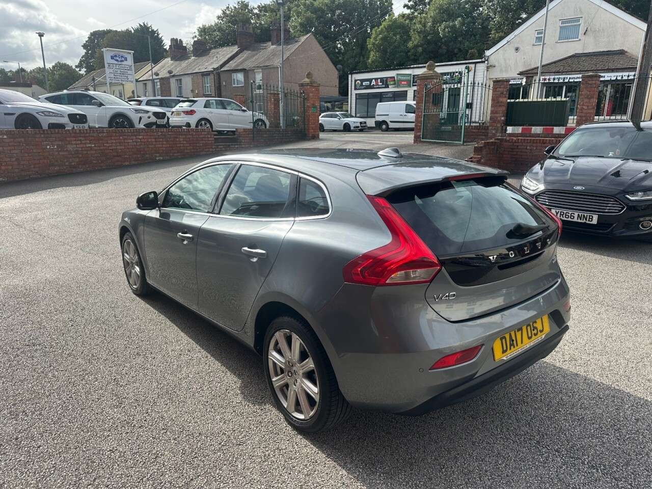 2017 VOLVO V40 2017 VOLVO V40