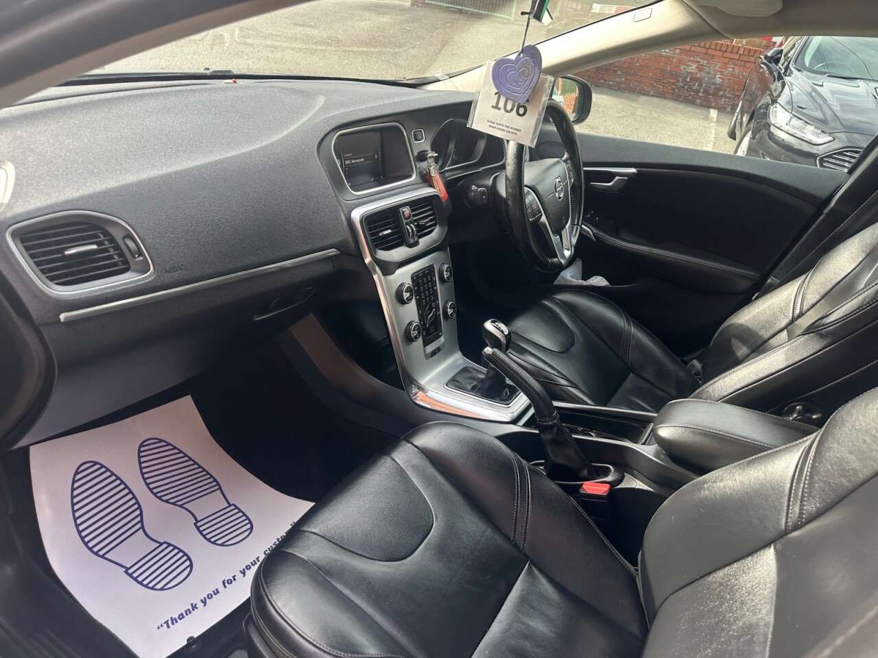 2017 VOLVO V40 2017 VOLVO V40