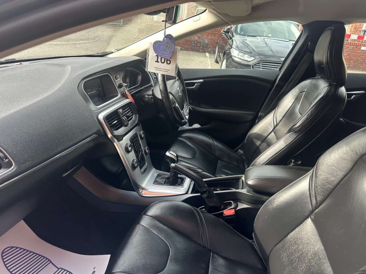 2017 VOLVO V40 2017 VOLVO V40