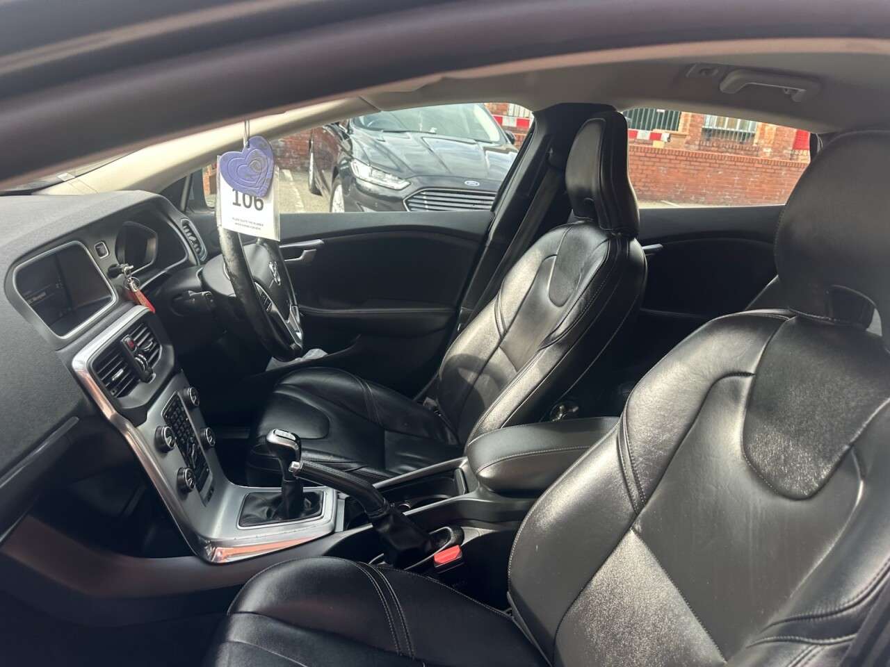 2017 VOLVO V40 2017 VOLVO V40