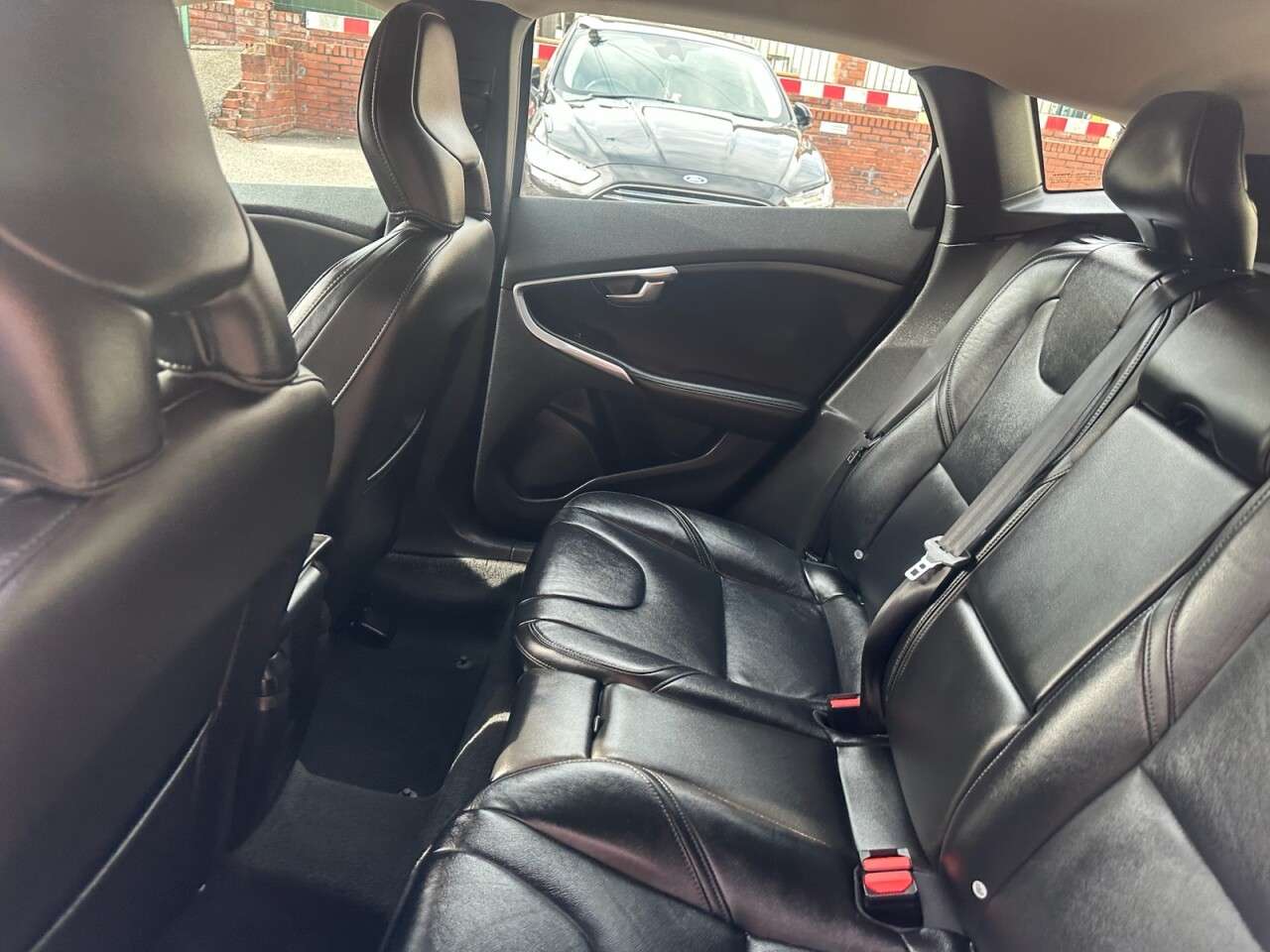 2017 VOLVO V40 2017 VOLVO V40