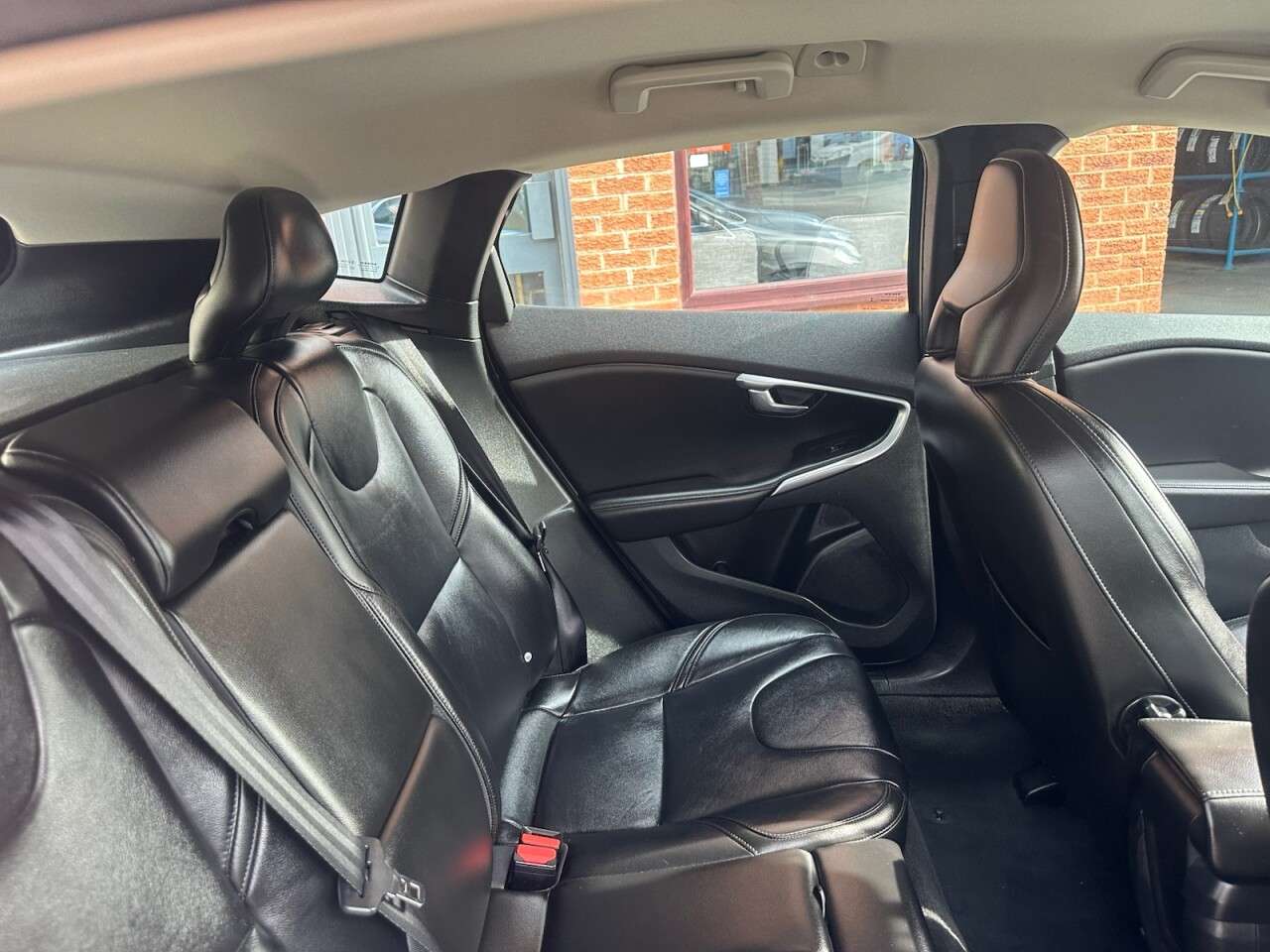 2017 VOLVO V40 2017 VOLVO V40