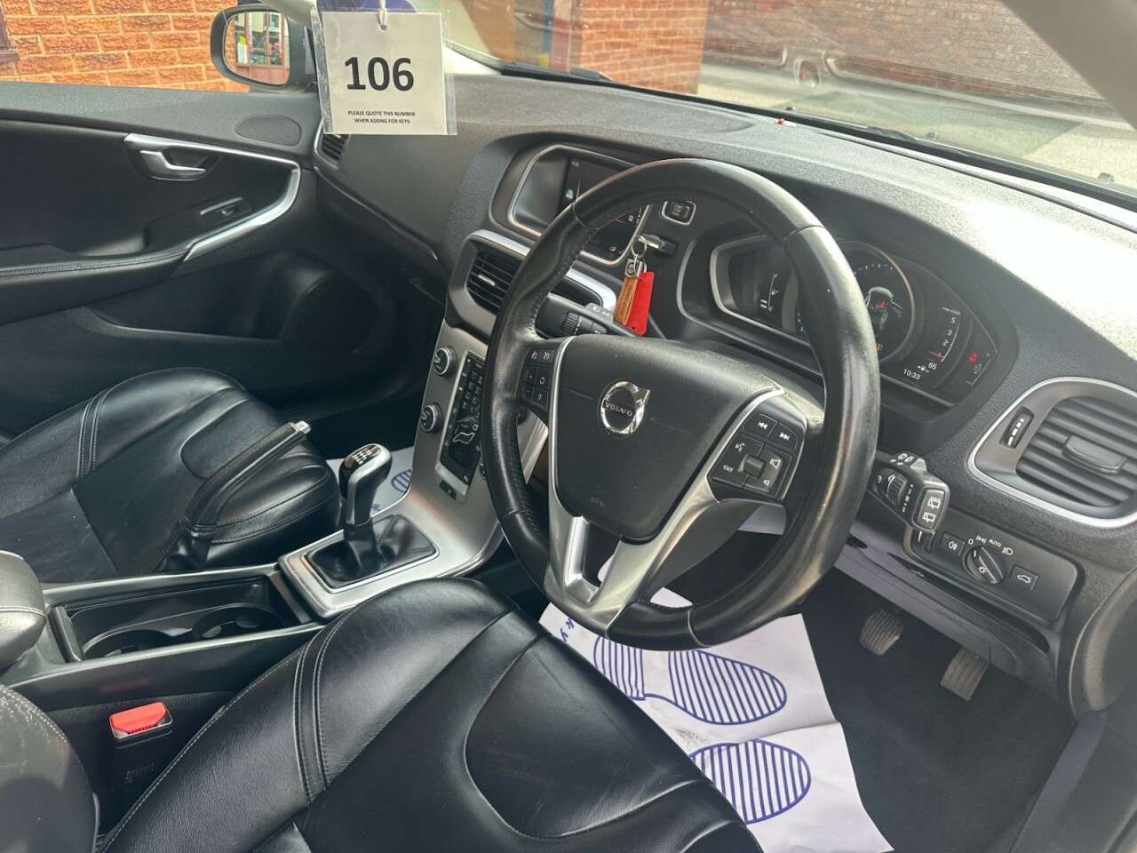 2017 VOLVO V40 2017 VOLVO V40