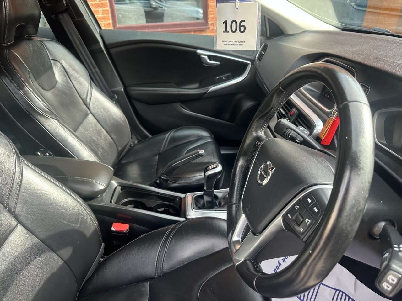 2017 VOLVO V40 2017 VOLVO V40