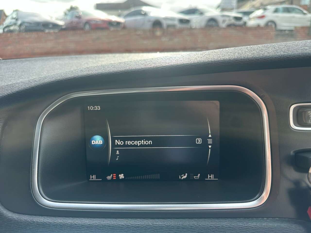 2017 VOLVO V40 2017 VOLVO V40