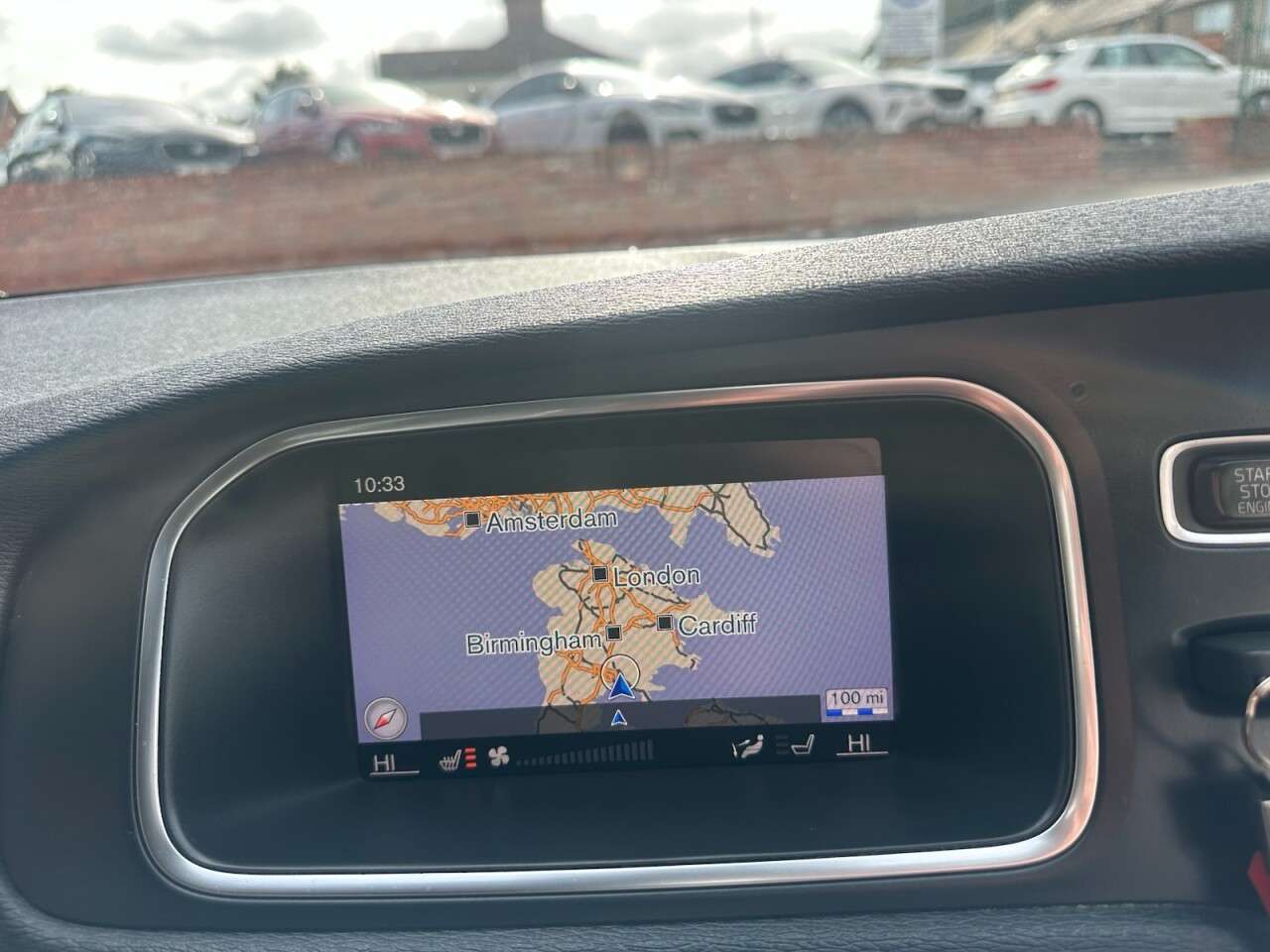 2017 VOLVO V40 2017 VOLVO V40