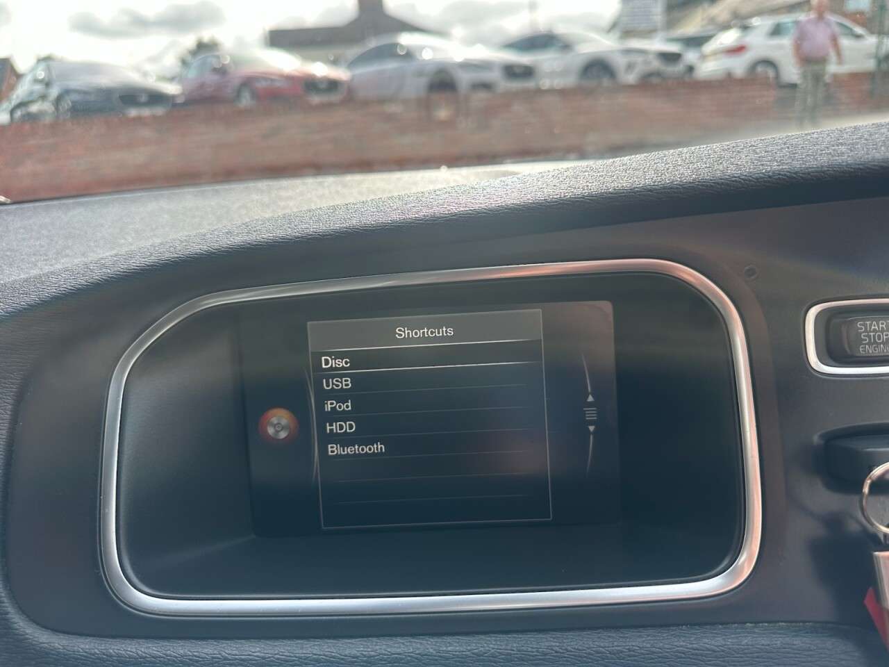 2017 VOLVO V40 2017 VOLVO V40