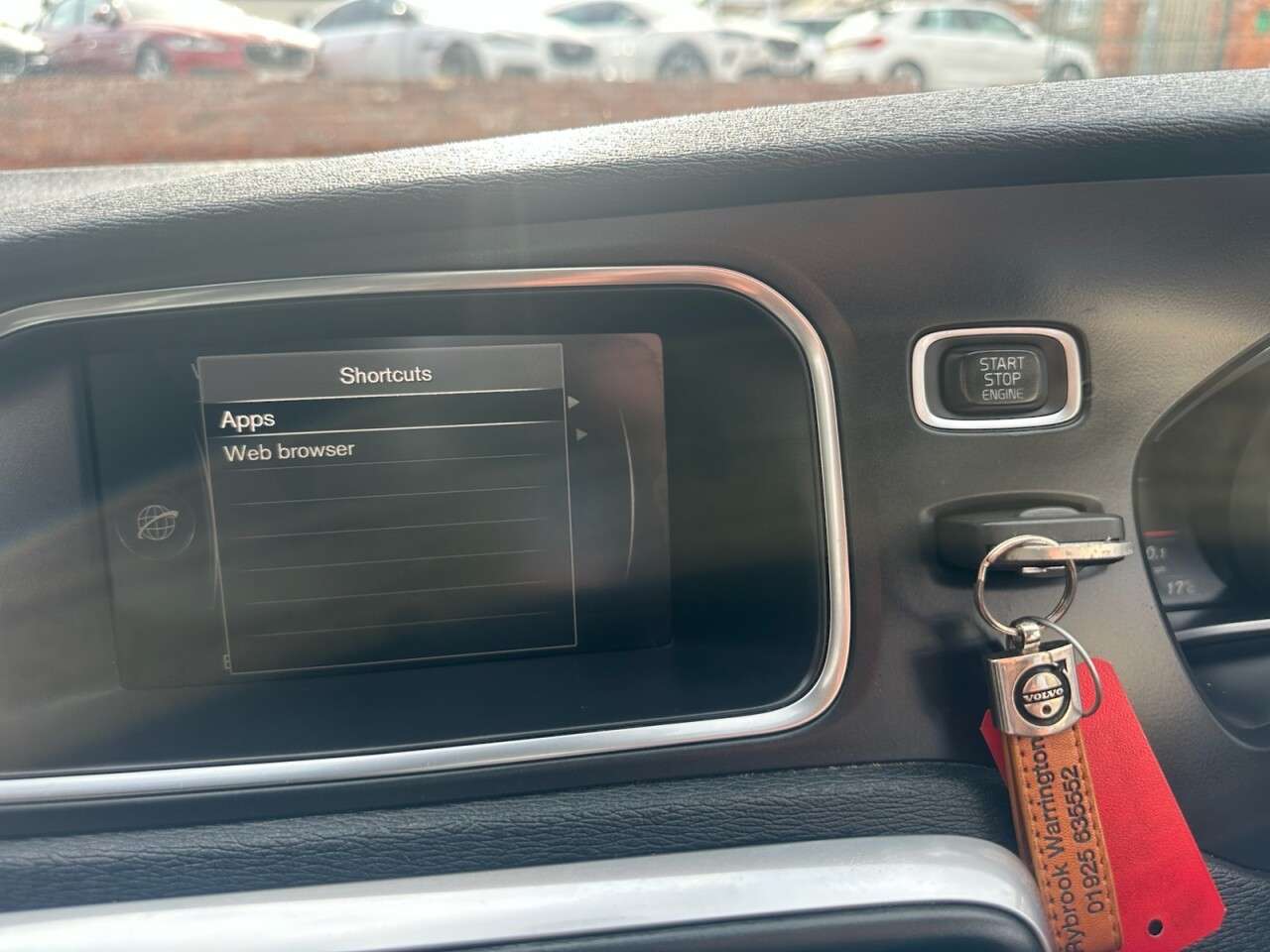 2017 VOLVO V40 2017 VOLVO V40