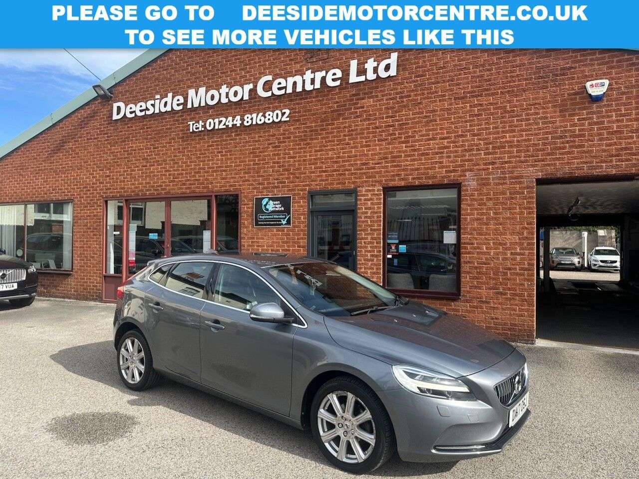 A 2017 VOLVO V40 2.0 D2 Inscription Hatchback 5dr Diesel Manual Euro 6 (s/s) (120 ps) A 2017 VOLVO V40 2.0 D2 Inscription Hatchback 5dr Diesel Manual Euro 6 (s/s) (120 ps)