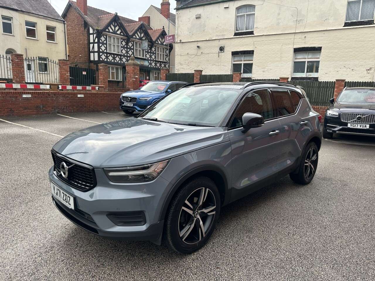 A 2021 VOLVO XC40 1.5 T3 R-Design SUV 5dr Petrol Auto Euro 6 (s/s) (163 ps) A 2021 VOLVO XC40 1.5 T3 R-Design SUV 5dr Petrol Auto Euro 6 (s/s) (163 ps)