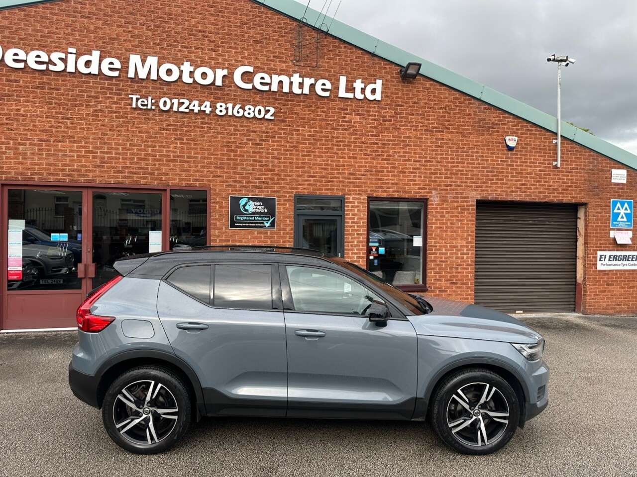 A 2021 VOLVO XC40 1.5 T3 R-Design SUV 5dr Petrol Auto Euro 6 (s/s) (163 ps) A 2021 VOLVO XC40 1.5 T3 R-Design SUV 5dr Petrol Auto Euro 6 (s/s) (163 ps)