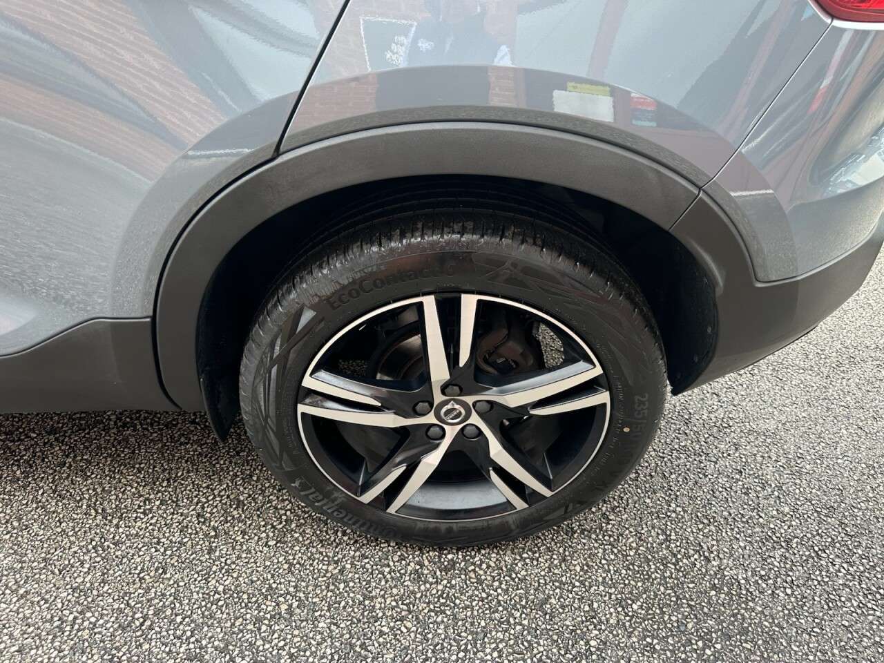 2021 VOLVO XC40 2021 VOLVO XC40