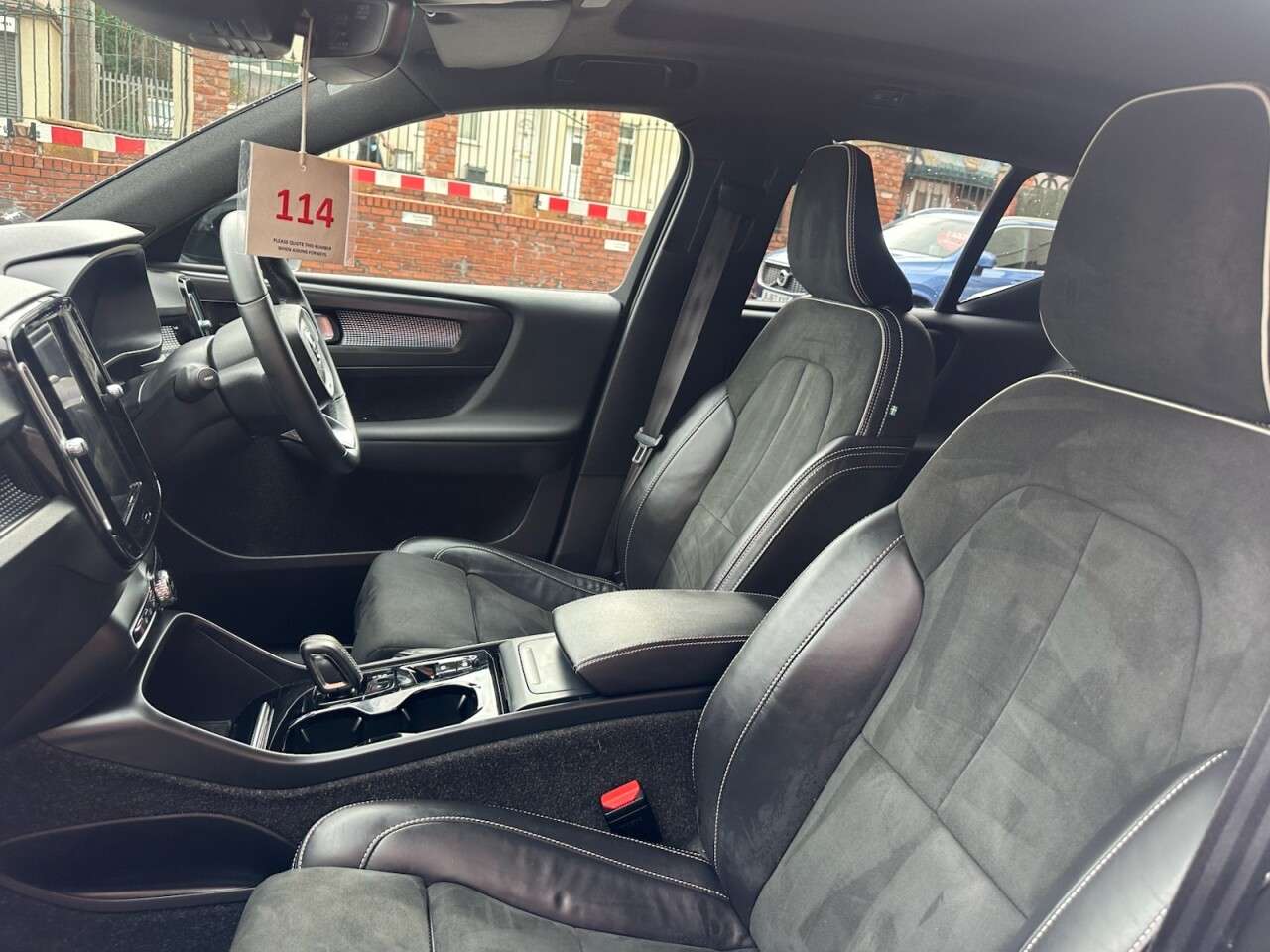 2021 VOLVO XC40 2021 VOLVO XC40