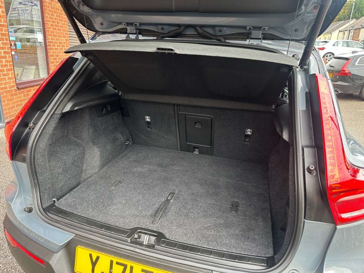 2021 VOLVO XC40 2021 VOLVO XC40