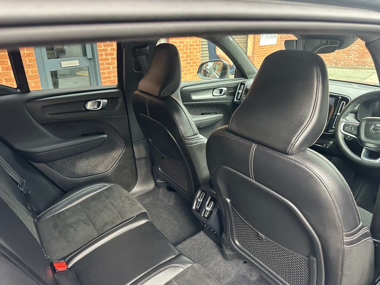 2021 VOLVO XC40 2021 VOLVO XC40