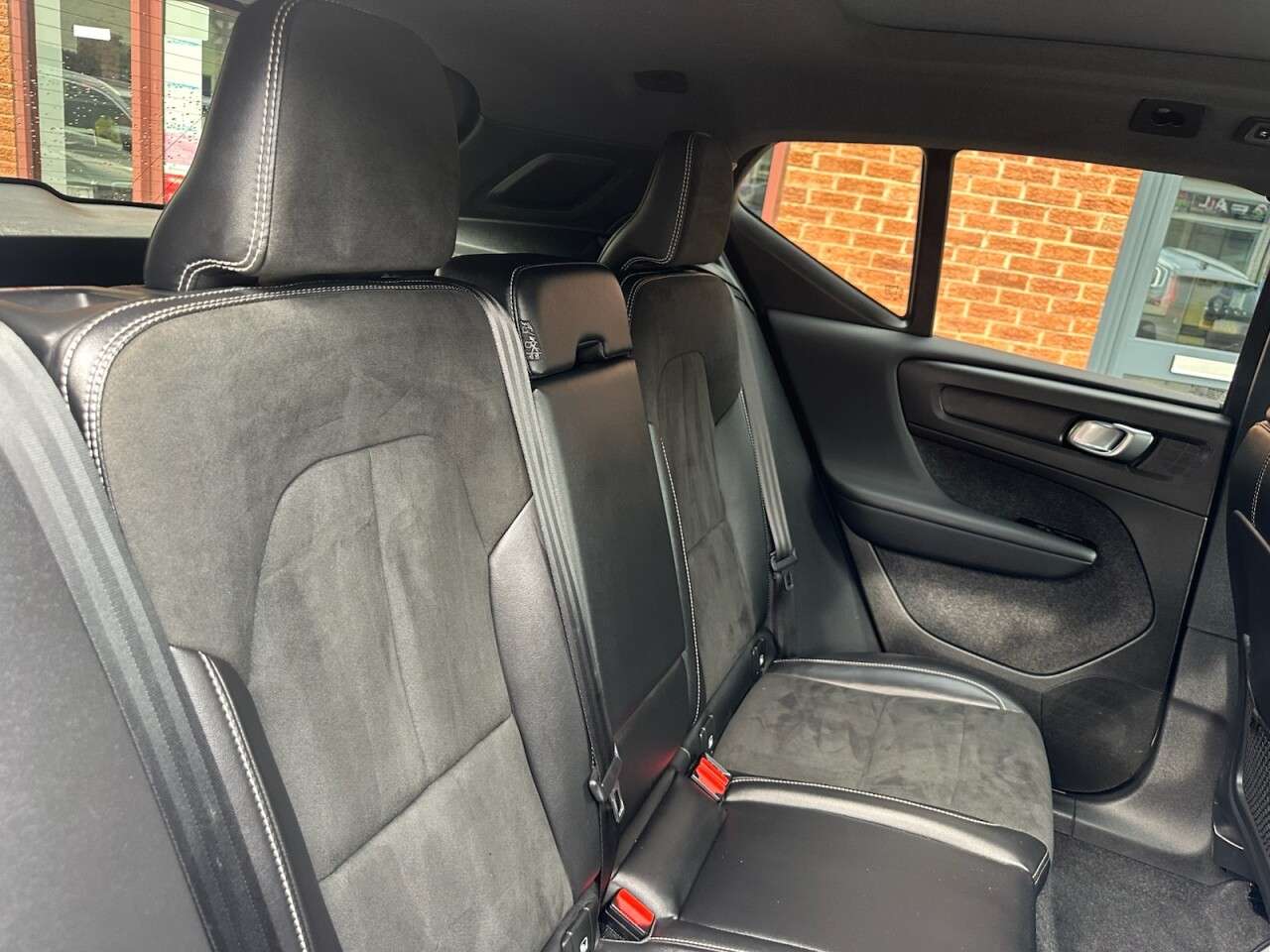 2021 VOLVO XC40 2021 VOLVO XC40