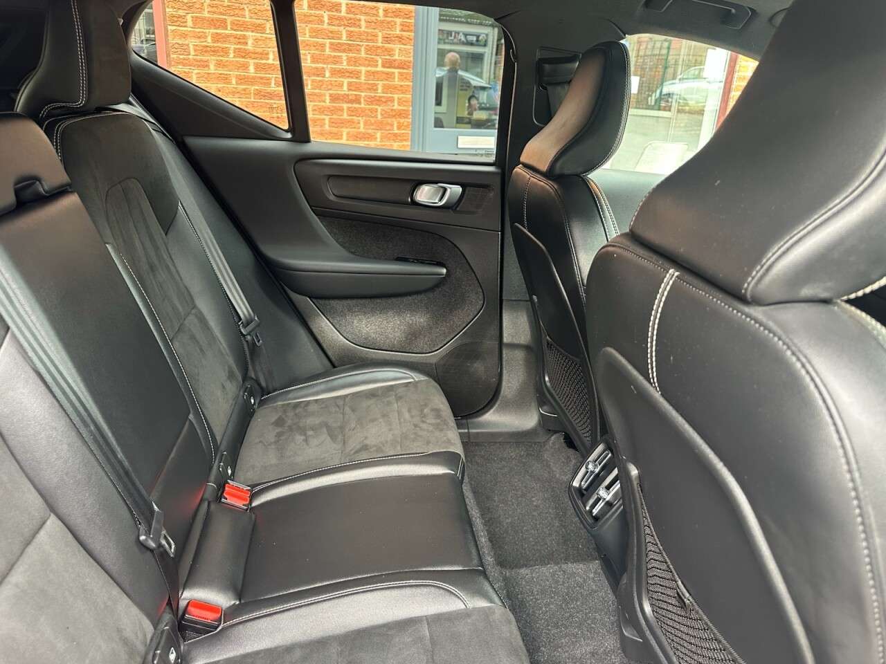 2021 VOLVO XC40 2021 VOLVO XC40