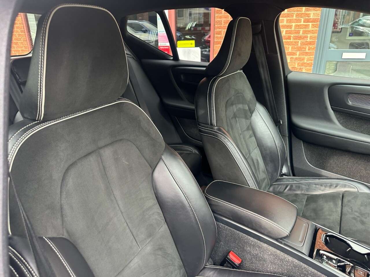 2021 VOLVO XC40 2021 VOLVO XC40