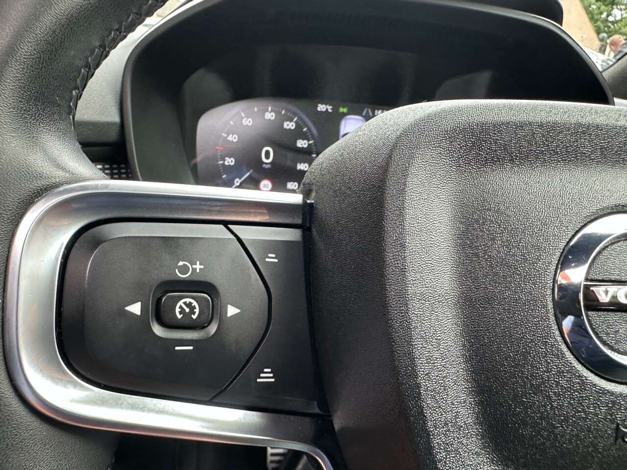 2021 VOLVO XC40 2021 VOLVO XC40