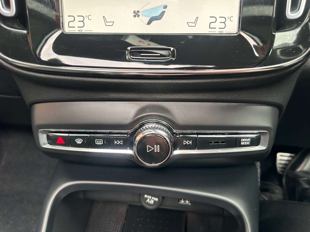 2021 VOLVO XC40 2021 VOLVO XC40