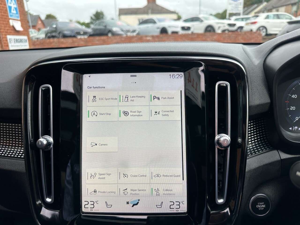 2021 VOLVO XC40 2021 VOLVO XC40