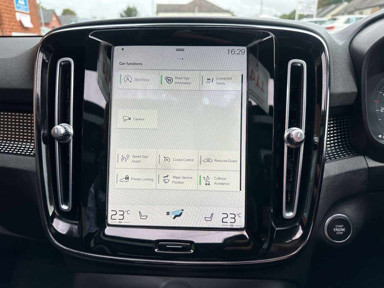 2021 VOLVO XC40 2021 VOLVO XC40