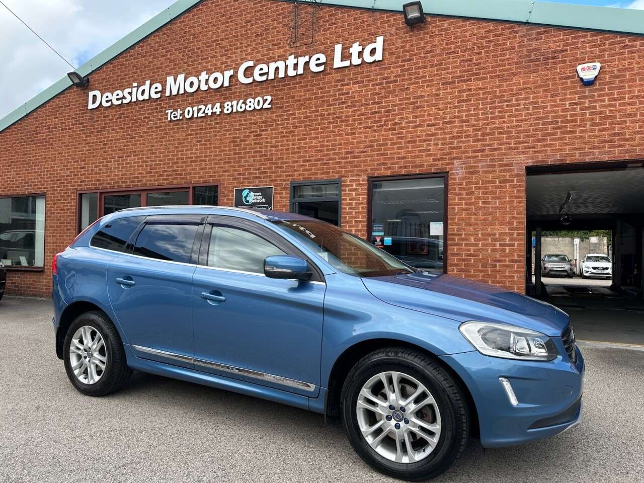 A 2015 VOLVO XC60 2.4 D5 SE Lux Nav SUV 5dr Diesel Auto AWD Euro 6 (s/s) (220 ps) Front and r A 2015 VOLVO XC60 2.4 D5 SE Lux Nav SUV 5dr Diesel Auto AWD Euro 6 (s/s) (220 ps) Front and r