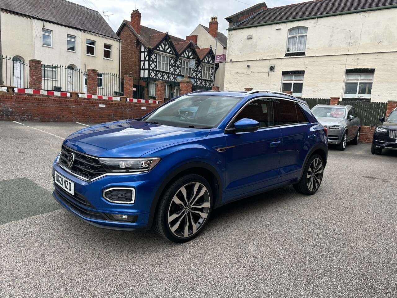A 2021 VOLKSWAGEN T-ROC 2.0 TDI EVO R-Line SUV 5dr Diesel Manual Euro 6 (s/s) (150 ps) Front and re A 2021 VOLKSWAGEN T-ROC 2.0 TDI EVO R-Line SUV 5dr Diesel Manual Euro 6 (s/s) (150 ps) Front and re