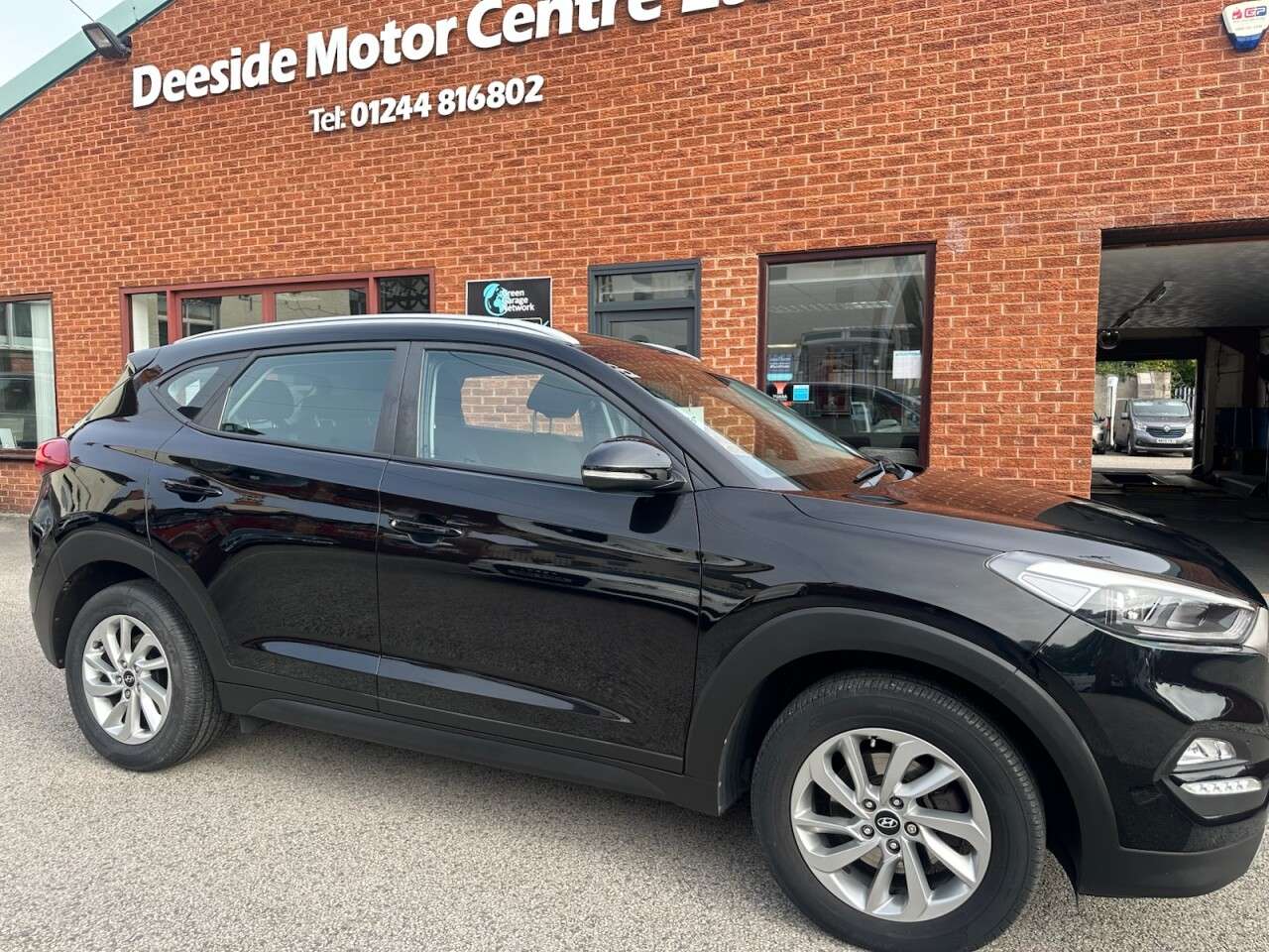 A 2017 HYUNDAI TUCSON 1.7 CRDi Blue Drive SE Nav SUV 5dr Diesel DCT Euro 6 (s/s) (141 ps) A 2017 HYUNDAI TUCSON 1.7 CRDi Blue Drive SE Nav SUV 5dr Diesel DCT Euro 6 (s/s) (141 ps)