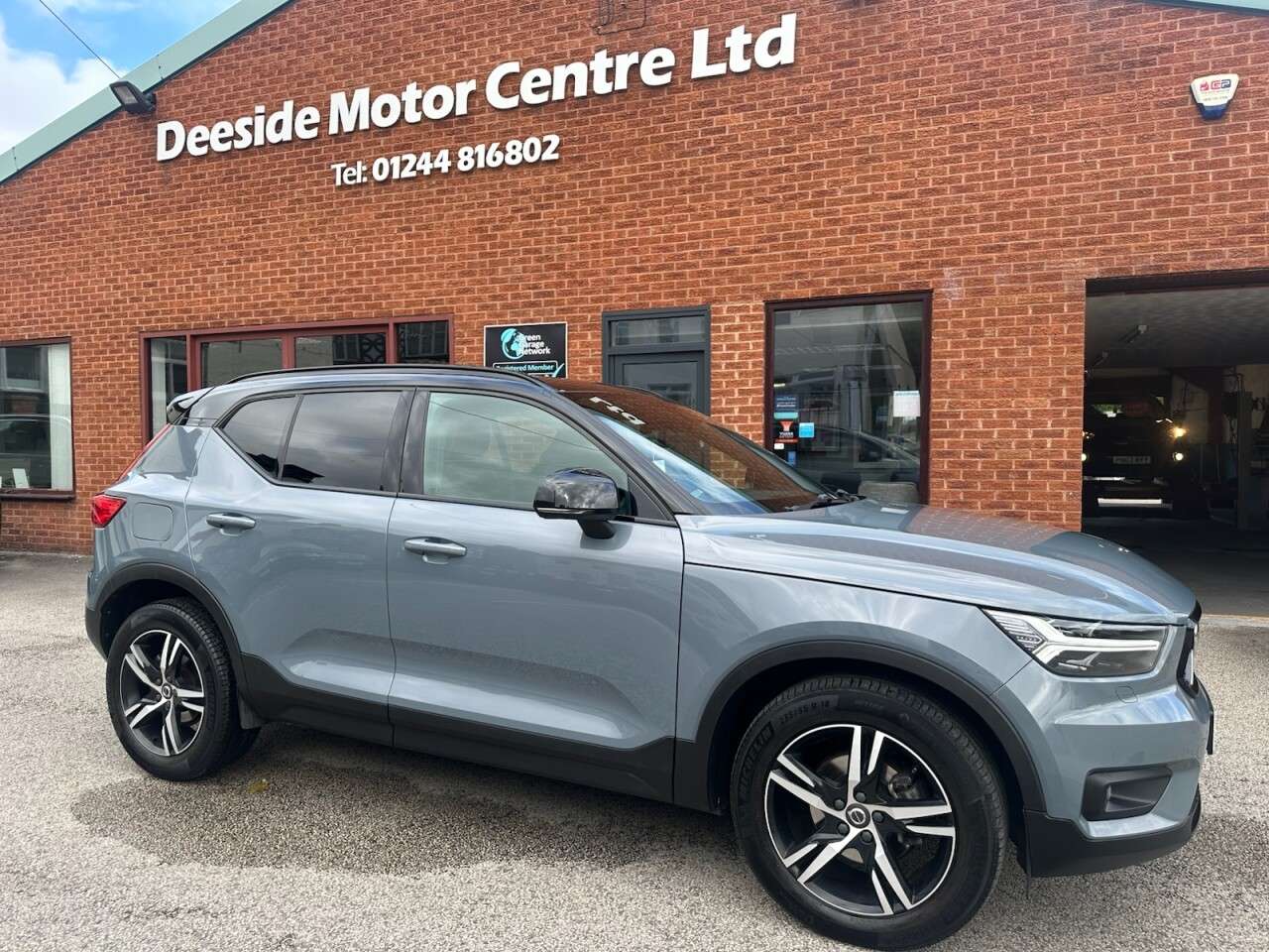 A 2019 VOLVO XC40 2.0 D3 R-Design SUV 5dr Diesel Auto Euro 6 (s/s) (150 ps) A 2019 VOLVO XC40 2.0 D3 R-Design SUV 5dr Diesel Auto Euro 6 (s/s) (150 ps)