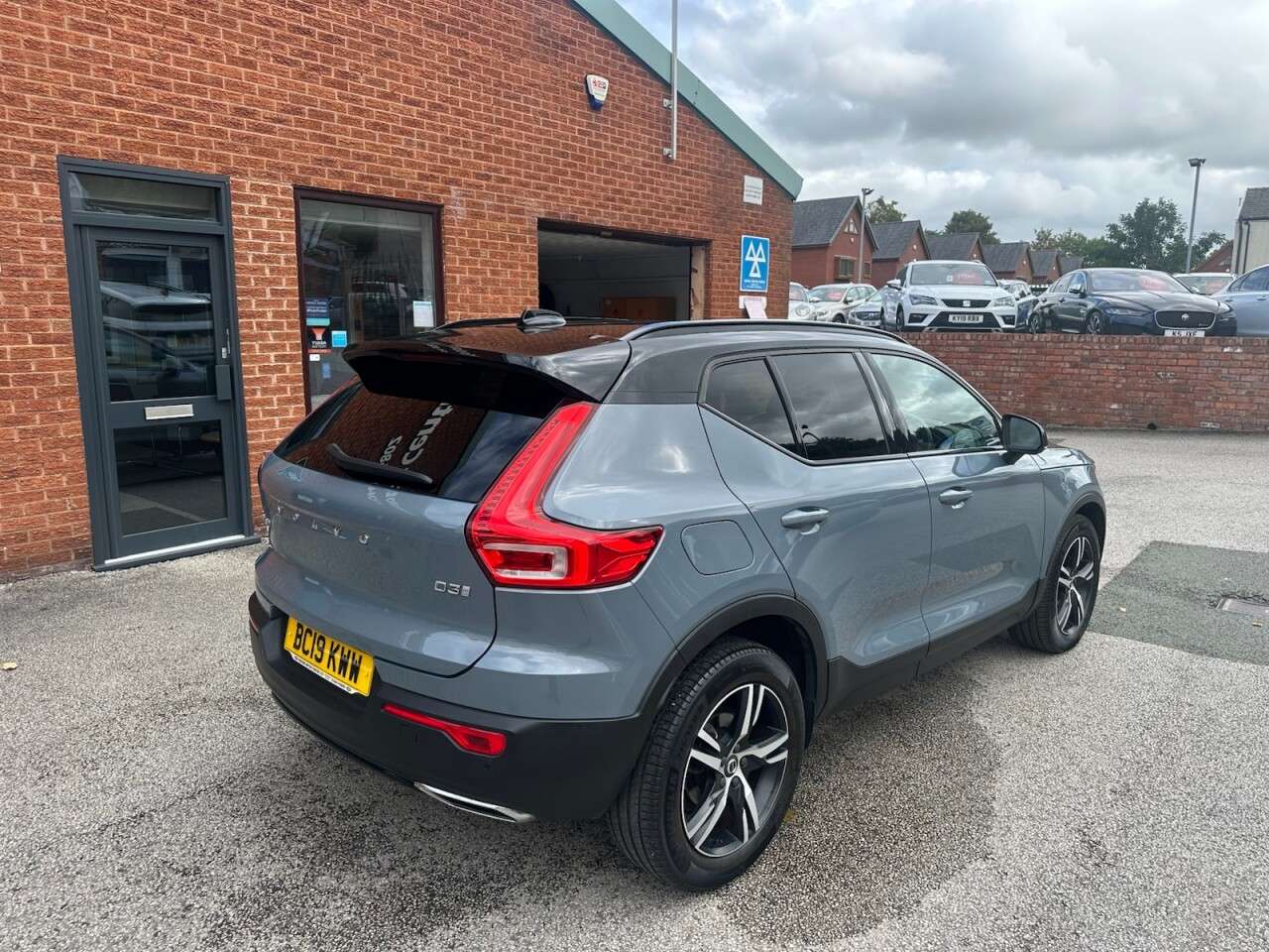 2019 VOLVO XC40 2019 VOLVO XC40