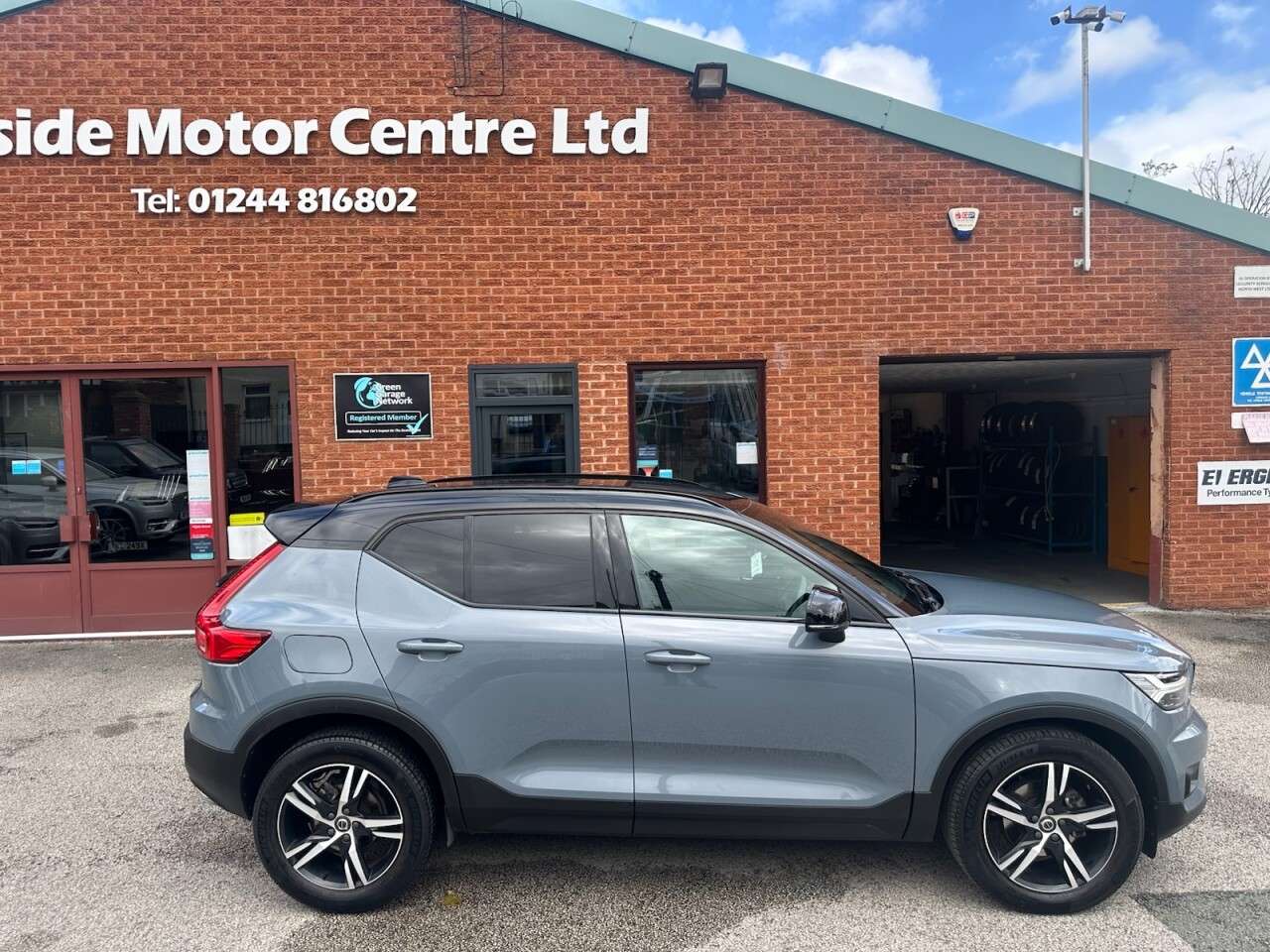 A 2019 VOLVO XC40 2.0 D3 R-Design SUV 5dr Diesel Auto Euro 6 (s/s) (150 ps) A 2019 VOLVO XC40 2.0 D3 R-Design SUV 5dr Diesel Auto Euro 6 (s/s) (150 ps)