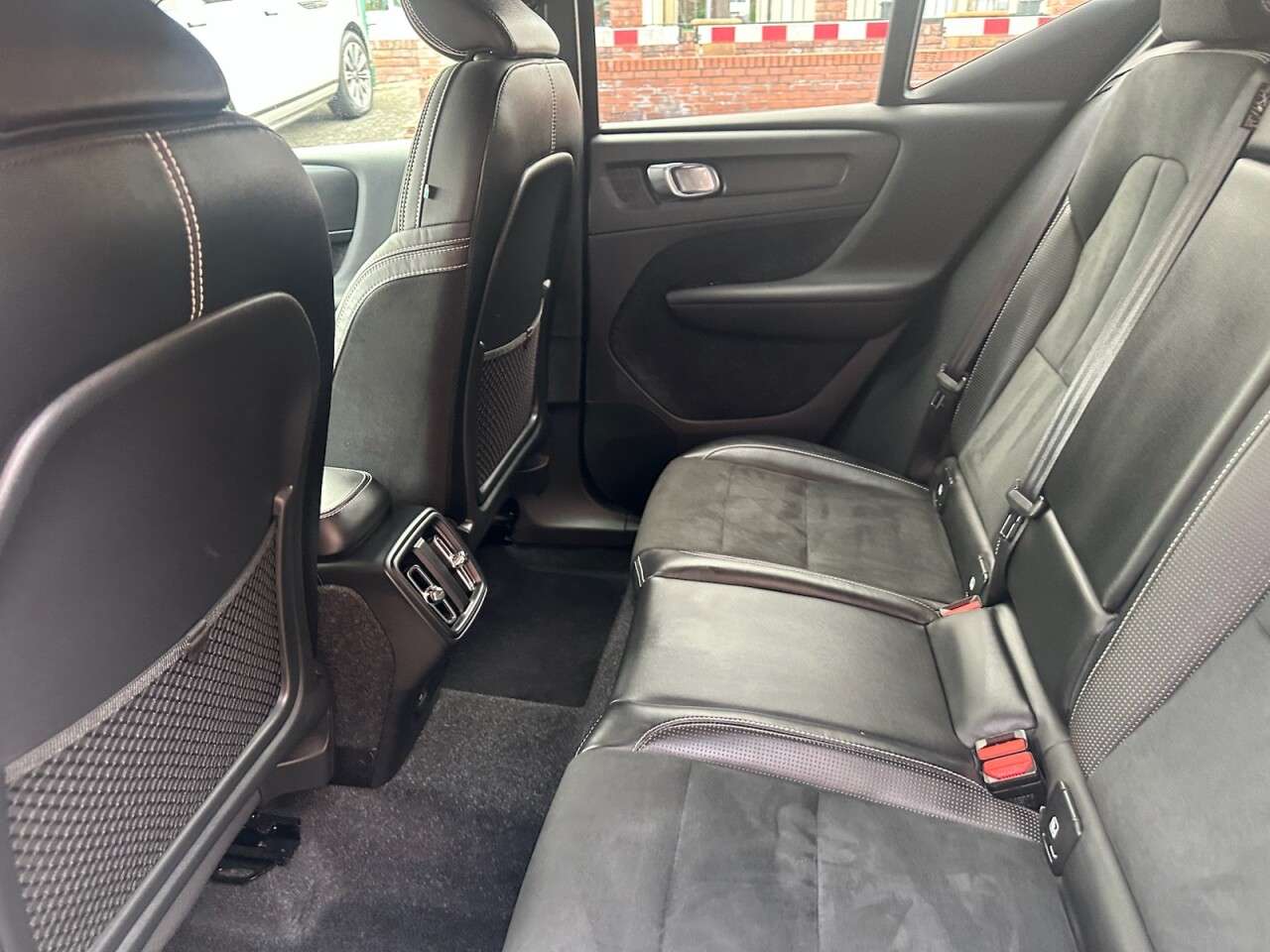 2019 VOLVO XC40 2019 VOLVO XC40