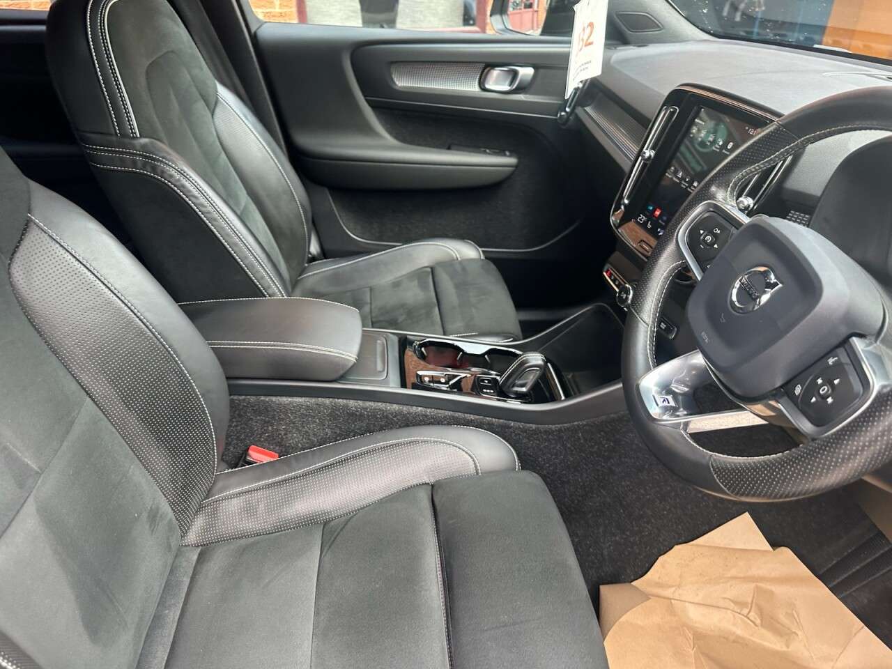 2019 VOLVO XC40 2019 VOLVO XC40