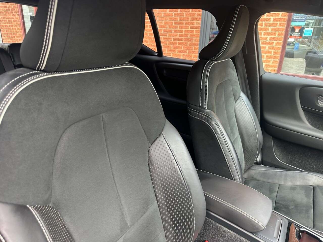 2019 VOLVO XC40 2019 VOLVO XC40