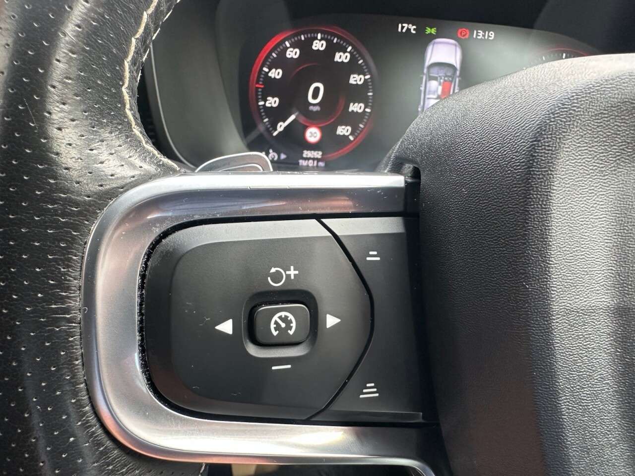 2019 VOLVO XC40 2019 VOLVO XC40