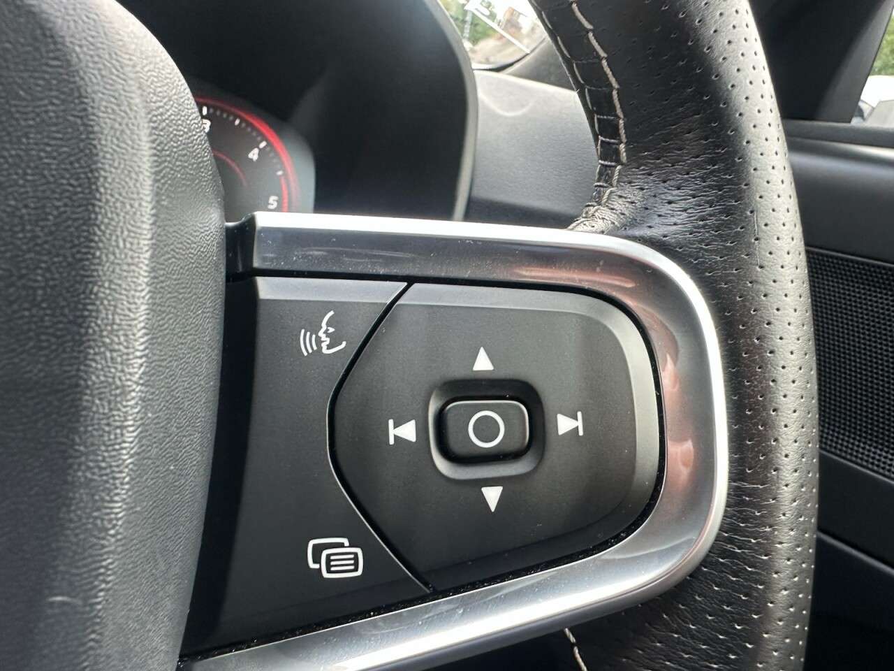 2019 VOLVO XC40 2019 VOLVO XC40