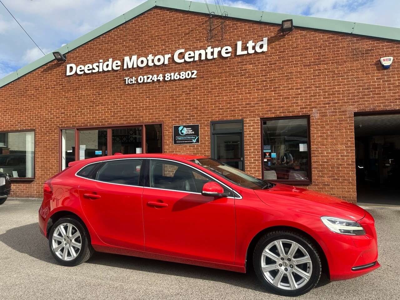 2016 VOLVO V40 2016 VOLVO V40