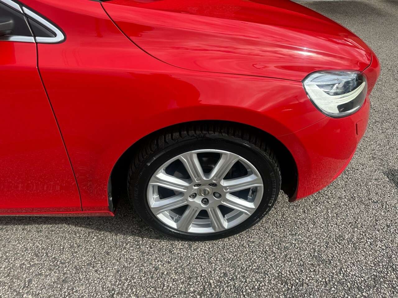 2016 VOLVO V40 2016 VOLVO V40