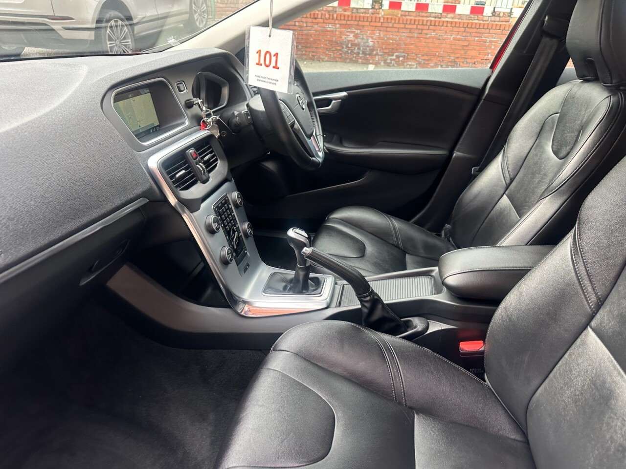 2016 VOLVO V40 2016 VOLVO V40
