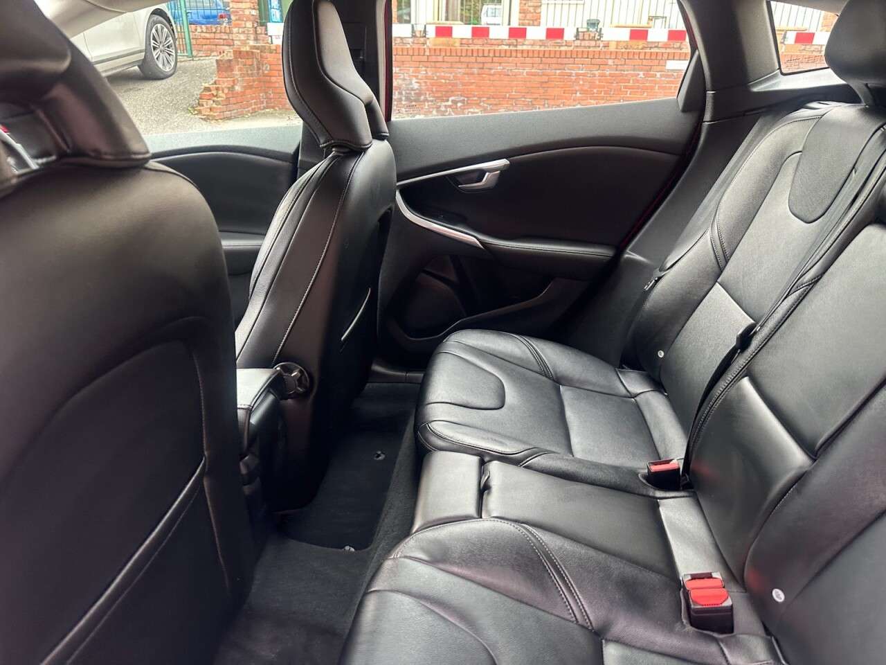 2016 VOLVO V40 2016 VOLVO V40