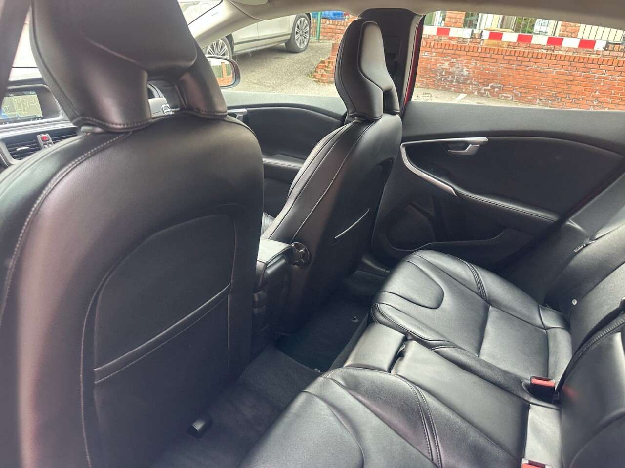 2016 VOLVO V40 2016 VOLVO V40