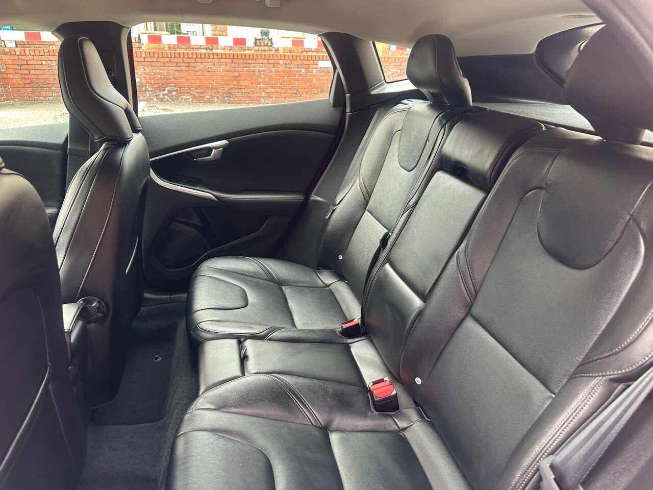 2016 VOLVO V40 2016 VOLVO V40