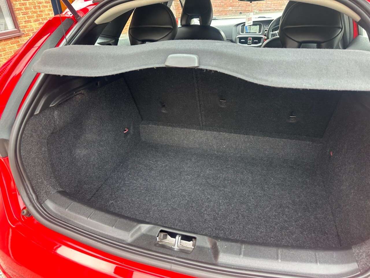 2016 VOLVO V40 2016 VOLVO V40