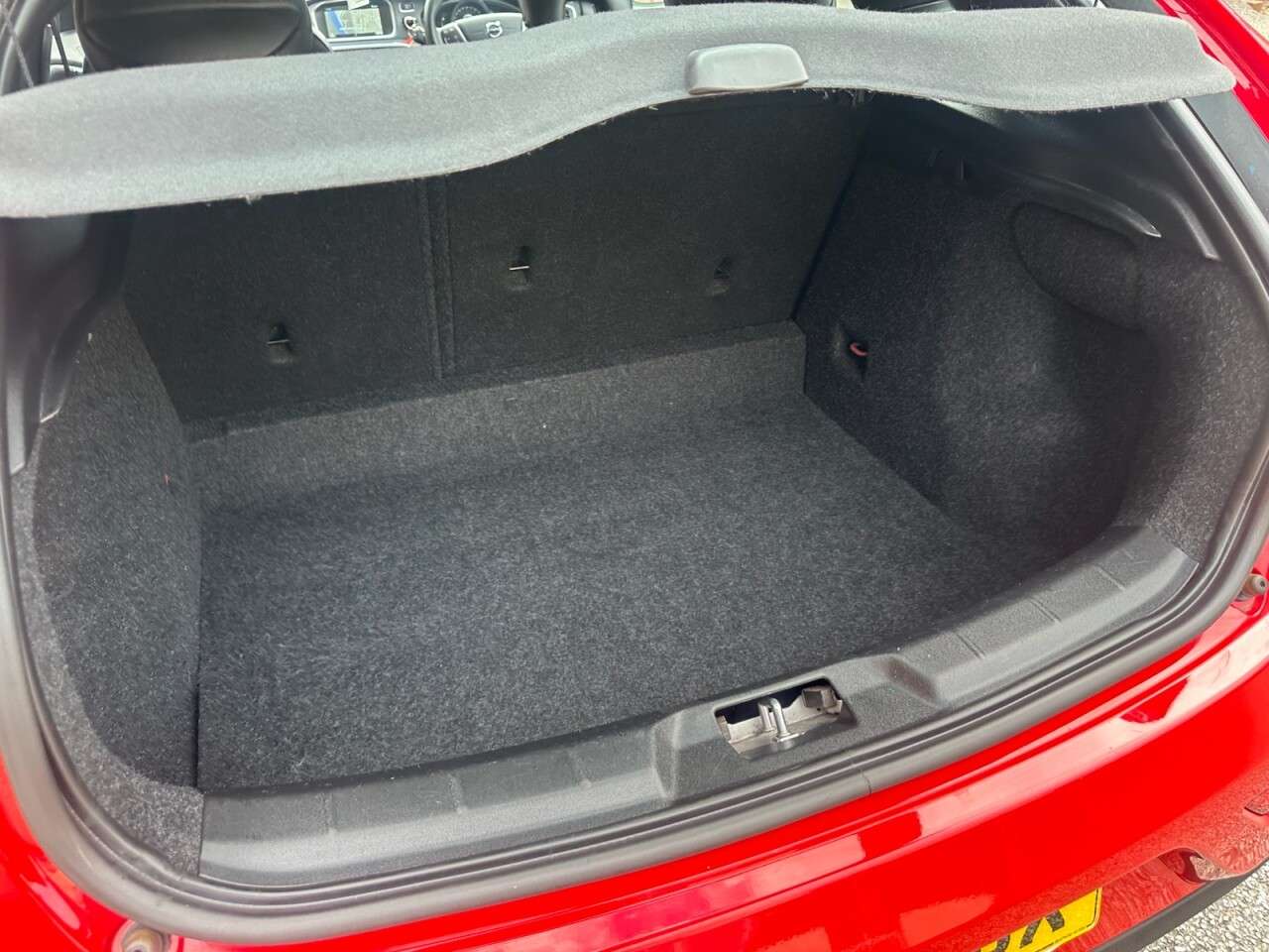 2016 VOLVO V40 2016 VOLVO V40